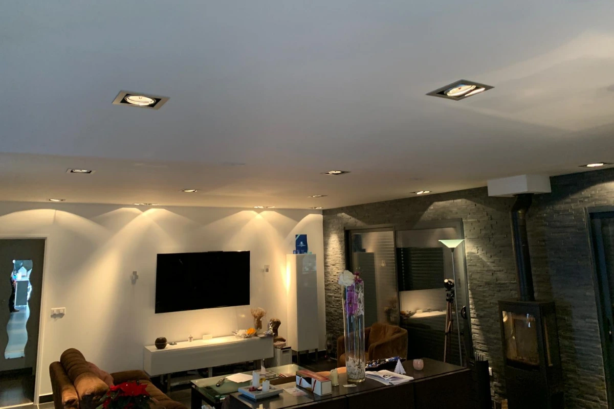 Éclairage spots LED salon